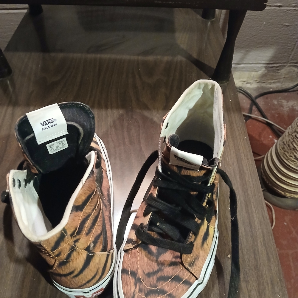Vans - Picture 2 of 8